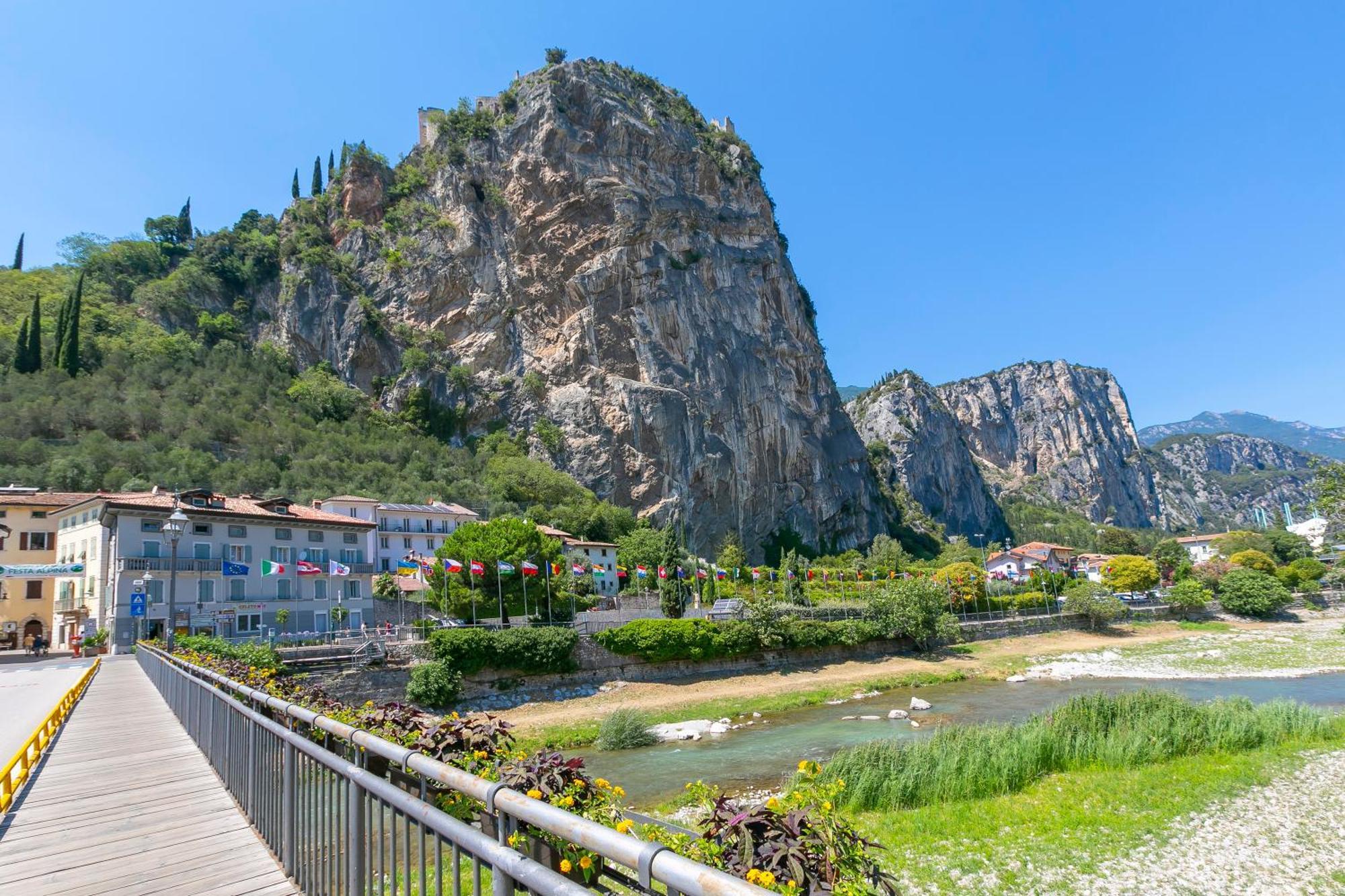 The Rock View - Happy Rentals Arco Esterno foto